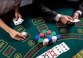 Suasana pertandingan sepak bola Liga 1 Indonesia yang penuh semangat